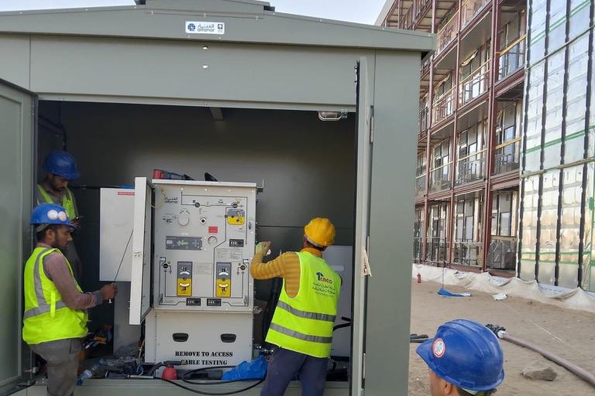 TEMCO substation switchgear installation, workers wiring an Alfanar kiosk at a Saudi Electricity Company site